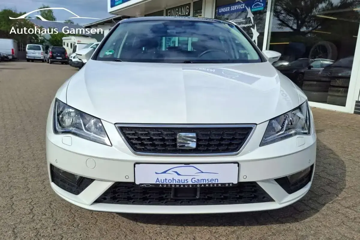 Używany Seat Leon Style 116 KM (85 kW) 2020 Biały Sedan/Limuzyna