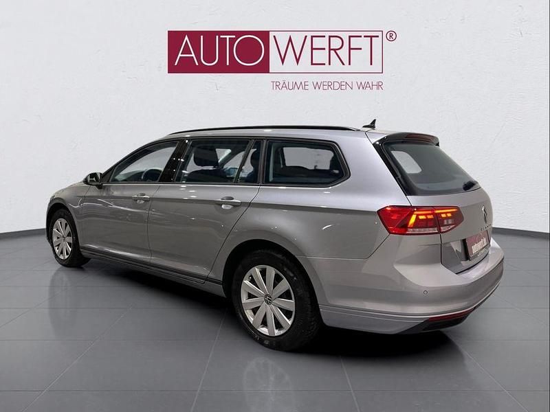 Gebraucht VW Passat 150 PS (110 kW) 2022 Silber Kombi