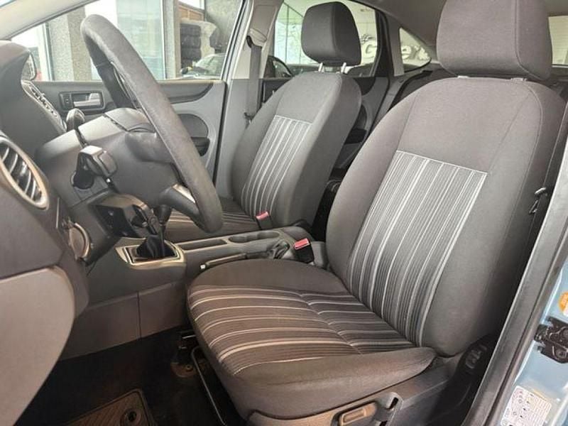 Używany Ford Focus Style 101 KM (74 kW) 2008 Szary Hatchback