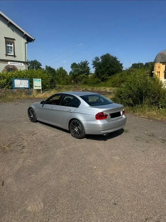 Gebraucht BMW 320 177 PS (130 kW) 2007 Silber Limousine