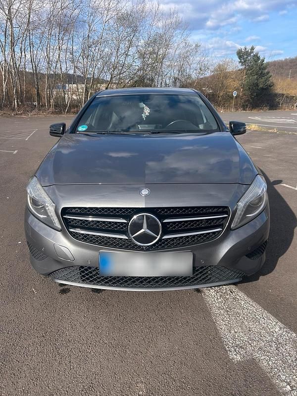 Gebraucht Mercedes A200 136 PS (100 kW) 2012 Grau Limousine