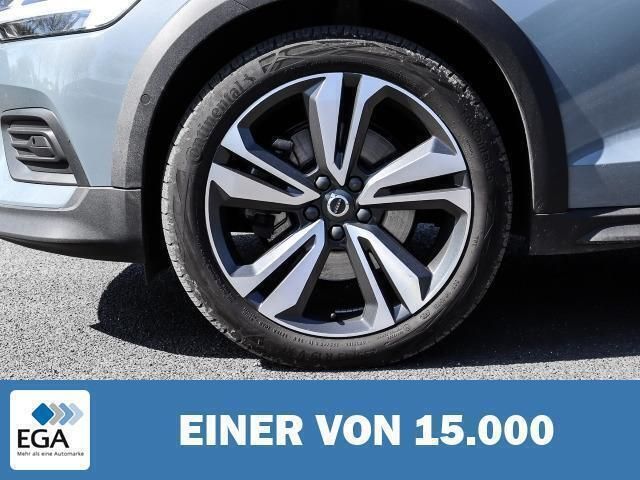 Gebraucht Volvo V60 CC Plus 197 PS (144 kW) 2023 Grau metallic Kombi