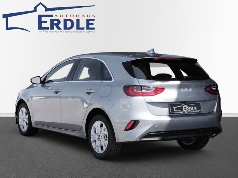 Neu Kia Ceed 140 PS (102 kW) 2025 Silber Kleinwagen