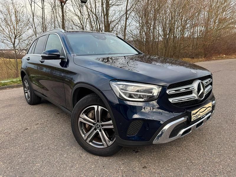 Blau Gebraucht 2021 Mercedes GLC300e SUV | 30.900 € (Superpreis) - Bild 1/4