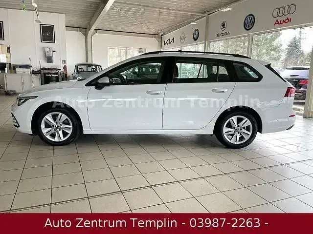 Gebraucht VW Golf VIII 150 PS (110 kW) 2022 Weiß Limousine