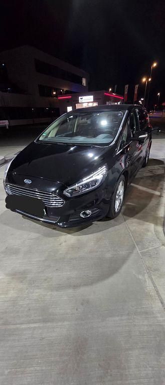 Gebraucht Ford S-MAX Titanium 179 PS (131 kW) 2016 Schwarz Van / Kleinbus