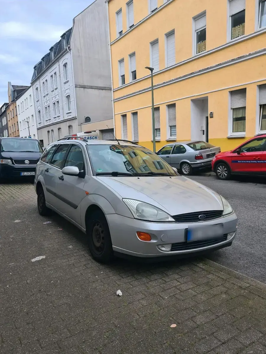 Gebraucht Ford Focus 100 PS (73 kW) 1999 Grau Kombi
