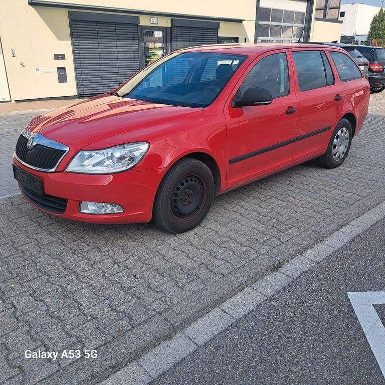 Rot Gebraucht 2013 Skoda Octavia Active Kombi | 2.999 € (Fairer Preis) - Bild 1/4
