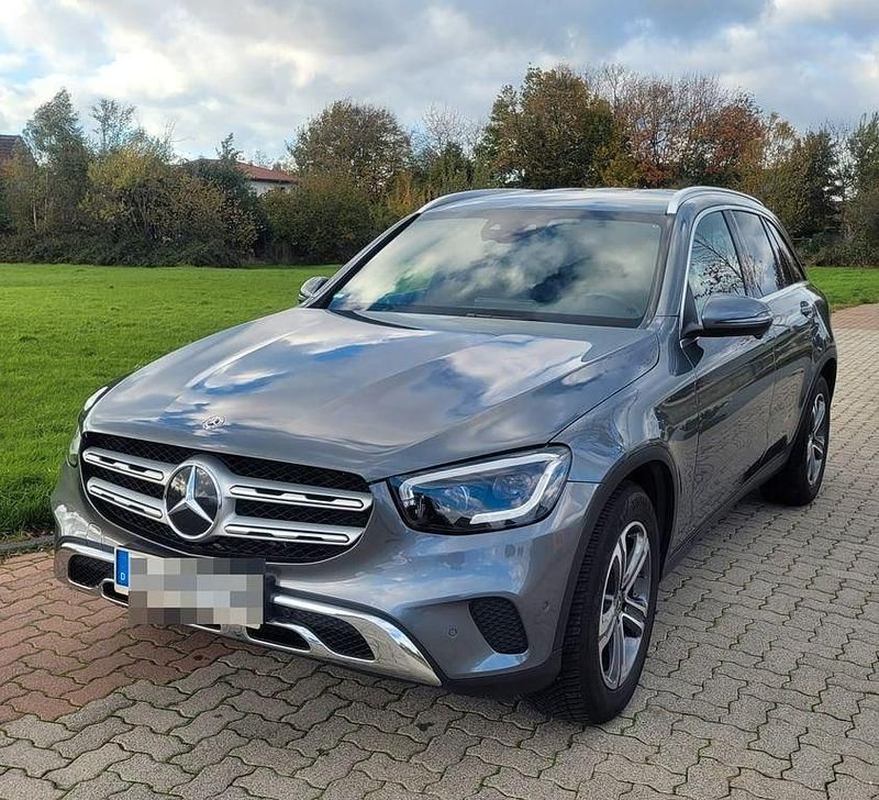 Grau Gebraucht 2020 Mercedes GLC220 SUV | 34.500 € (Superpreis) - Bild 1/4