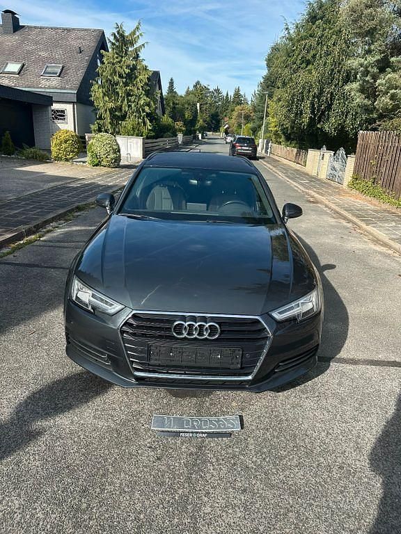Grau Gebraucht 2018 Audi A4 Basis Kombi | 15.500 € (Fairer Preis) - Bild 1/4