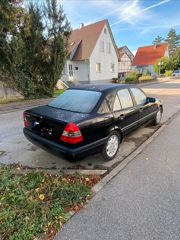 Gebraucht Mercedes C220 150 PS (110 kW) 1995 Schwarz Limousine