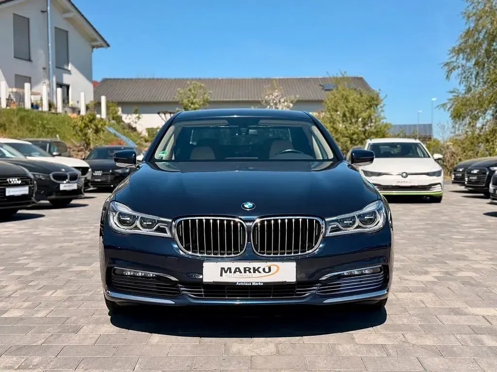 Second-hand BMW 730 265 CP (194 kW) 2017 Albastru Berlinǎ