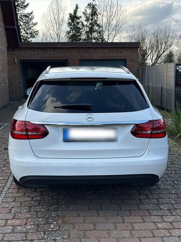 Gebraucht Mercedes C180 122 PS (89 kW) 2021 Weiß Kombi