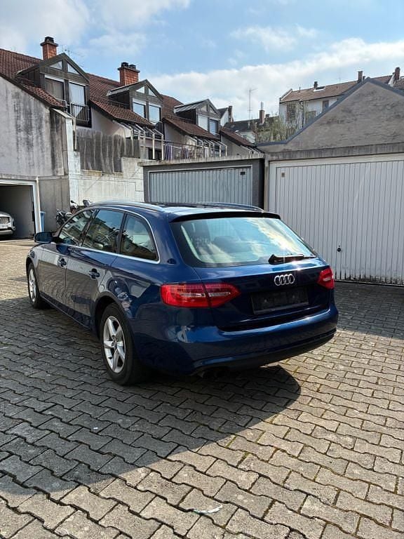 Gebraucht Audi A4 Sport 170 PS (125 kW) 2014 Blau Limousine