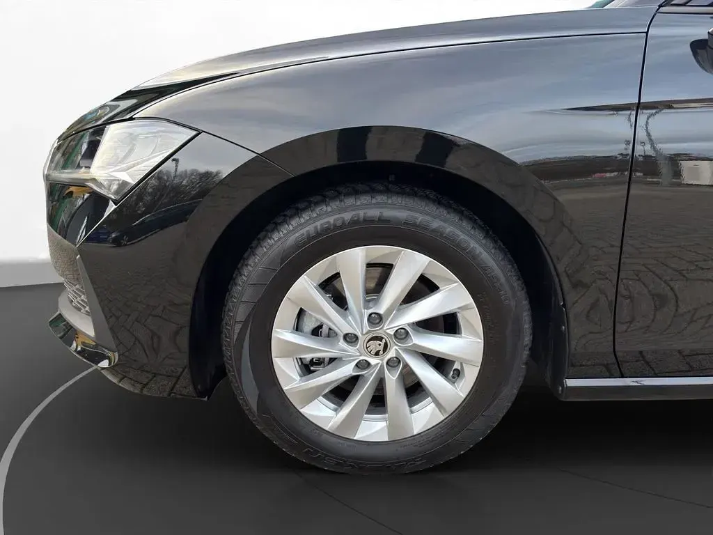 Gebraucht Skoda Superb Essence 150 PS (110 kW) 2025 Ebony schwarz metallic Kombi