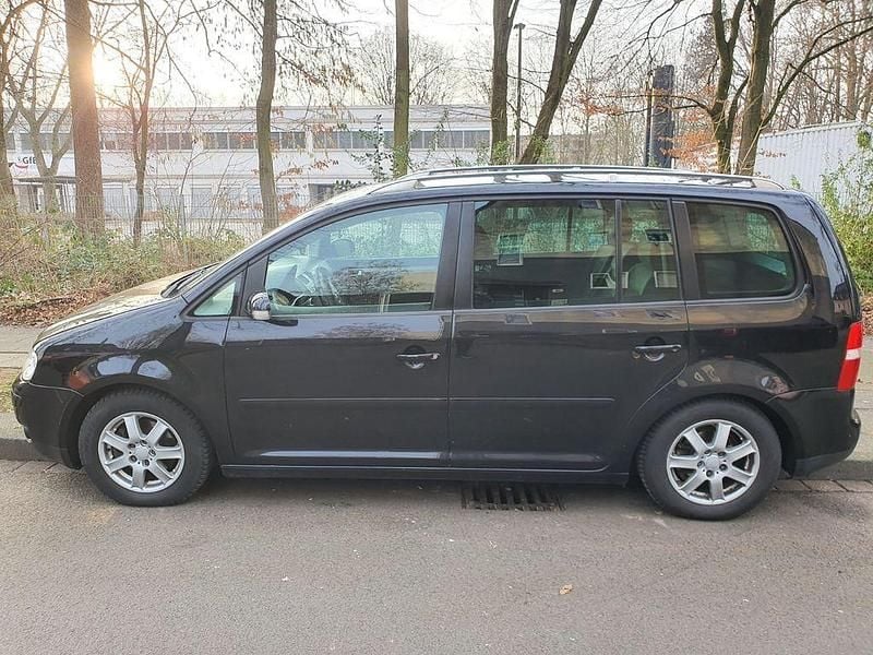 Schwarz Gebraucht 2005 VW Touran Highline Van / Kleinbus | 2.950 € (Etwas zu teuer) - Bild 1/4