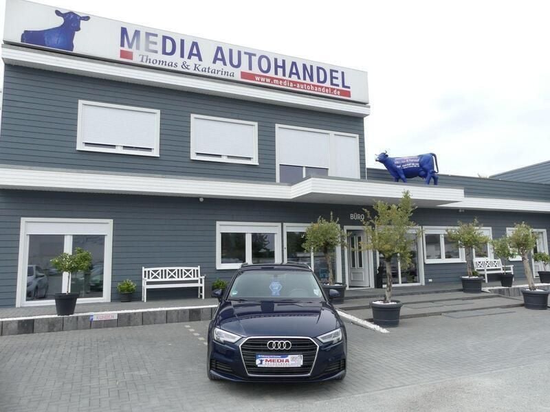 Blau Gebraucht 2017 Audi A3 Sportback Basis Limousine | 15.900 € (Fairer Preis) - Bild 1/3