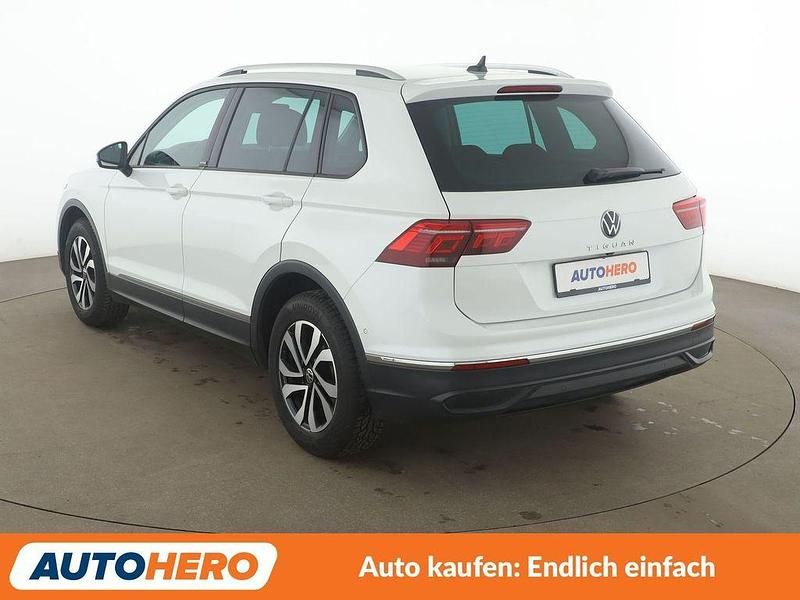 Gebraucht VW Tiguan Active 150 PS (110 kW) 2022 Weiß SUV