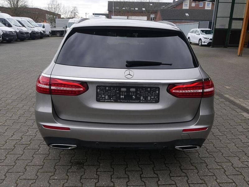 Gebraucht Mercedes E220 Business 194 PS (142 kW) 2021 Silber Limousine