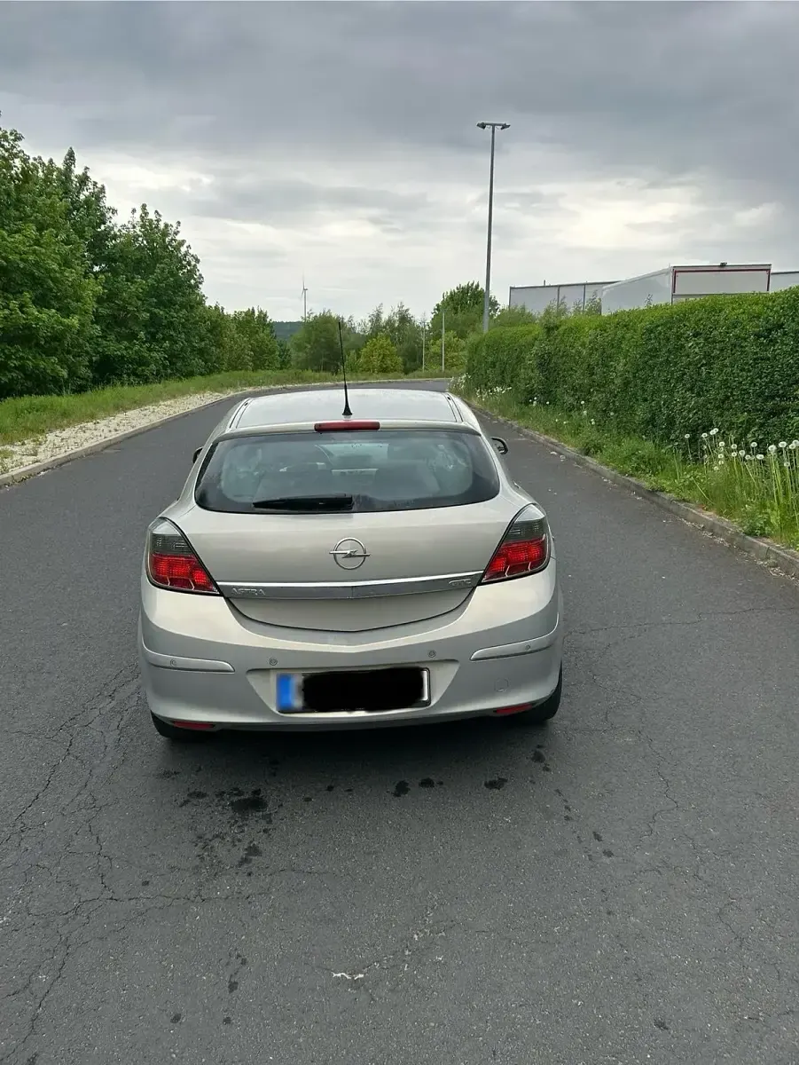 Gebraucht Opel Astra GTC 90 PS (66 kW) 2008 Grau Kleinwagen