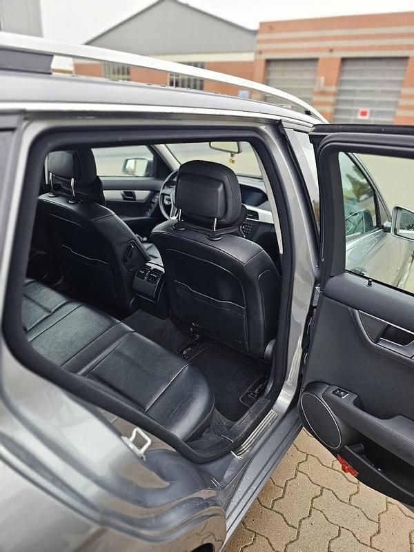 Gebraucht Mercedes C300 231 PS (169 kW) 2012 Grau Kombi