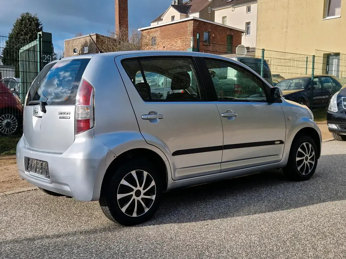 Gebraucht Daihatsu Sirion 69 PS (50 kW) 2006 Silber Kleinwagen