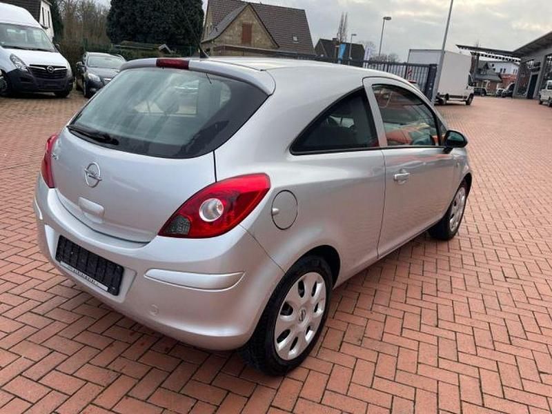 Gebraucht Opel Corsa Edition 80 PS (58 kW) 2009 Starsilber/silver iii (metallic) Kleinwagen