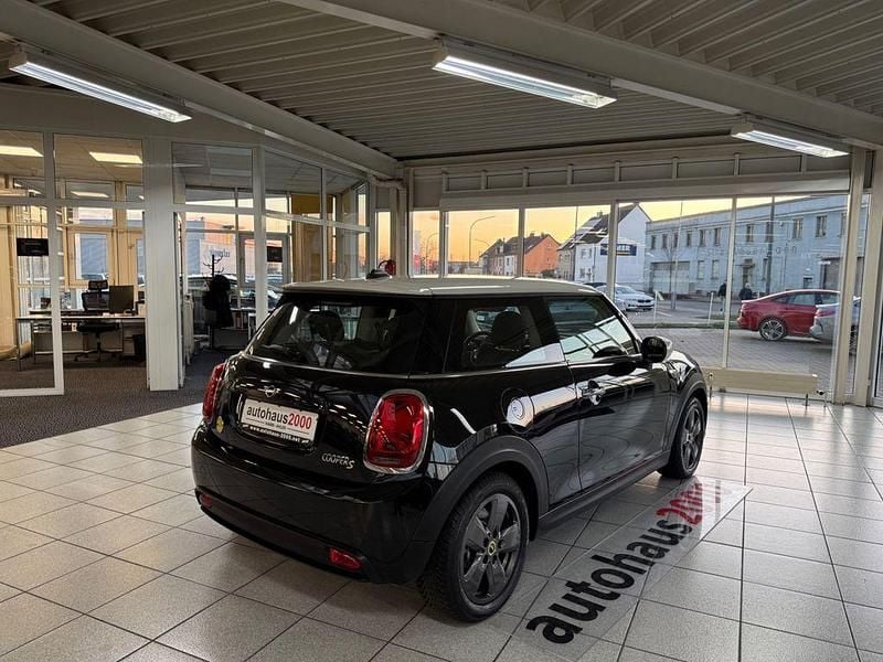 Gebraucht Mini Cooper SE Essential 135 kW (184 PS) 2021 Schwarz Kleinwagen