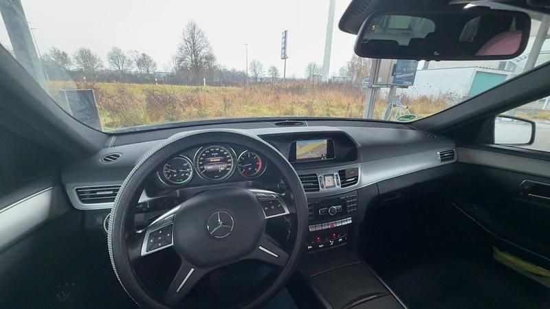 Gebraucht Mercedes E220 Elegance 170 PS (125 kW) 2013 Schwarz Kombi