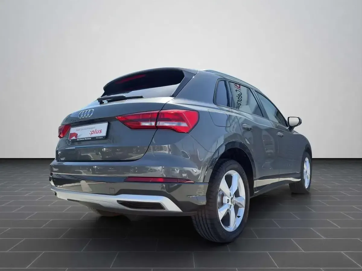 Gebraucht Audi Q3 Ambiente 150 PS (110 kW) 2024 Chronosgrau metallic (metallic) SUV