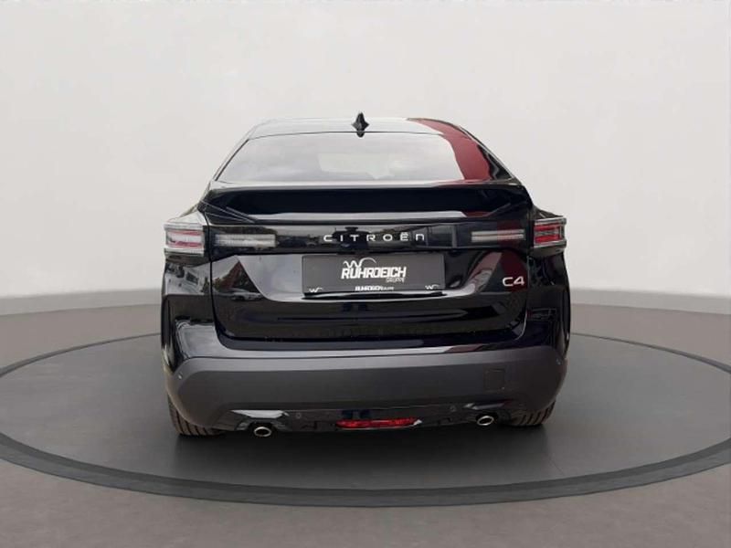 Neu Citroën C4 131 PS (96 kW) 2025 Grün Limousine