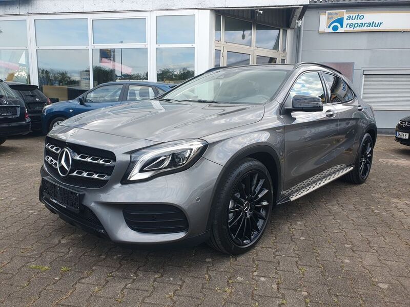 Grau Gebraucht 2019 Mercedes GLA180 AMG SUV | 22.850 € (Fairer Preis) - Bild 1/4