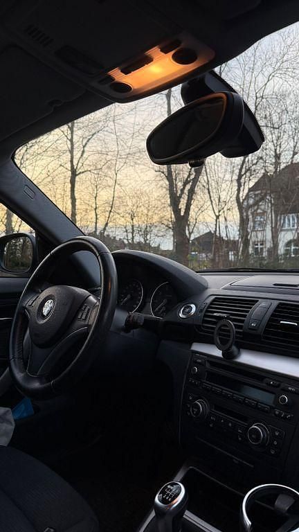 Gebraucht BMW 116 122 PS (89 kW) 2011 Grau Kleinwagen