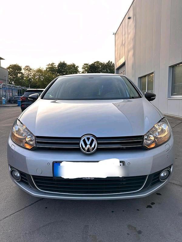 Silber Gebraucht 2011 VW Golf VI Style Limousine | 8.500 € (Etwas zu teuer) - Bild 1/4