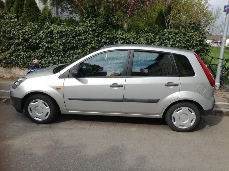 Silber Gebraucht 2006 Ford Fiesta Kleinwagen | 3.800 € (Etwas zu teuer) - Bild 1/4