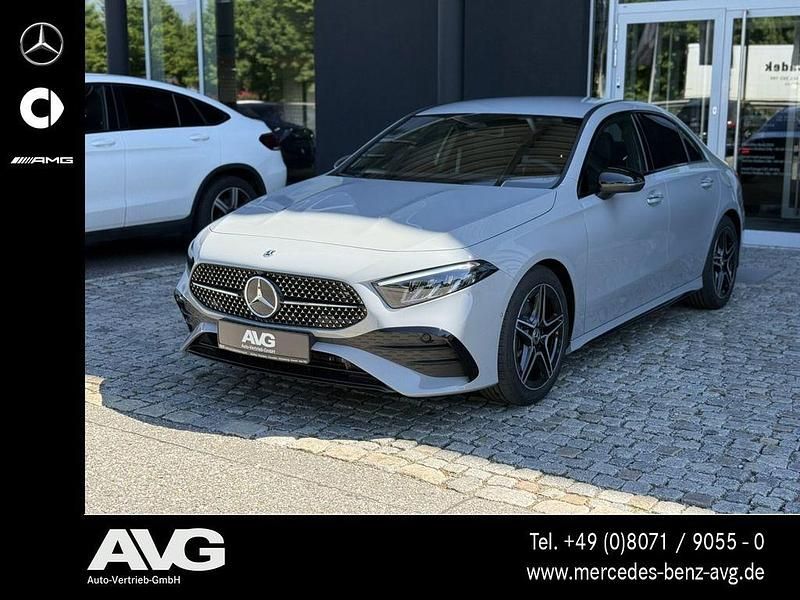 Grau Gebraucht 2025 Mercedes A200 AMG Limousine | 39.900 € - Bild 1/4