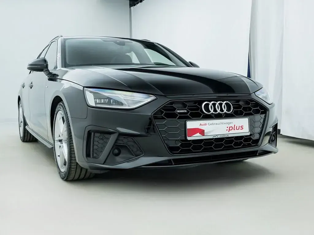 Gebraucht Audi A4 S-Line 205 PS (150 kW) 2023 Mythosschwarz metallic Kombi