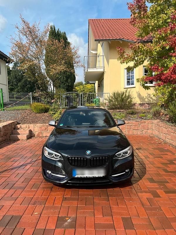 Schwarz Gebraucht 2015 BMW 220 Sport Line Coupé | 19.500 € (Fairer Preis) - Bild 1/4