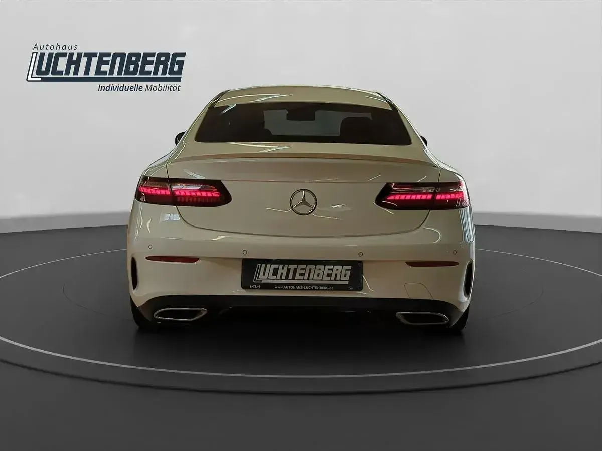 Gebraucht Mercedes 300 AMG line 195 PS (143 kW) 2022 Andere Coupé