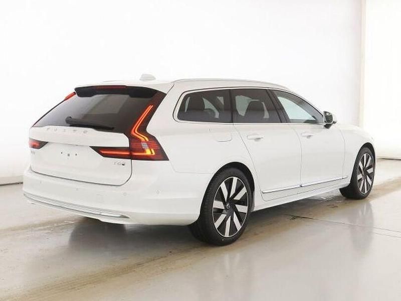 Gebraucht Volvo V90 Plus 253 PS (186 kW) 2025 Crystal white / metallic Kombi