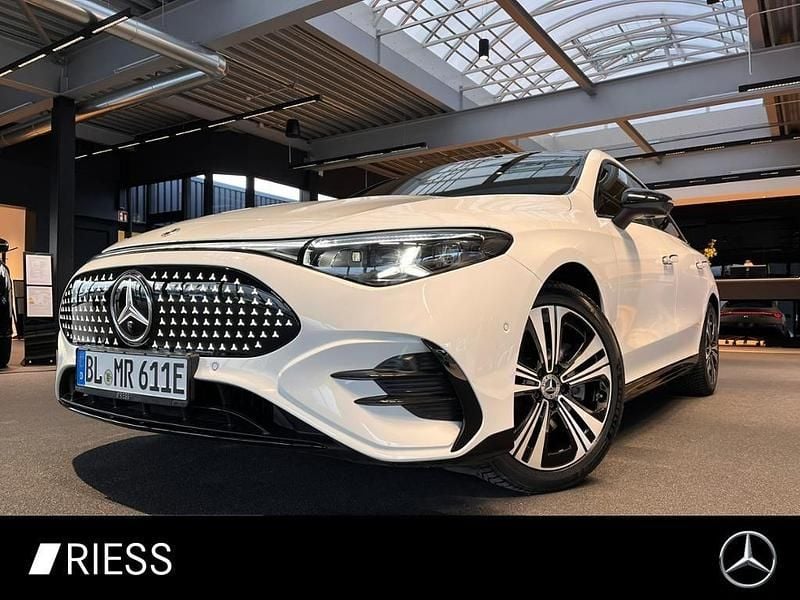 Weiß Gebraucht 2026 Mercedes CLA 250+ AMG line Plus Limousine | 58.888 € (Guter Preis) - Bild 1/4