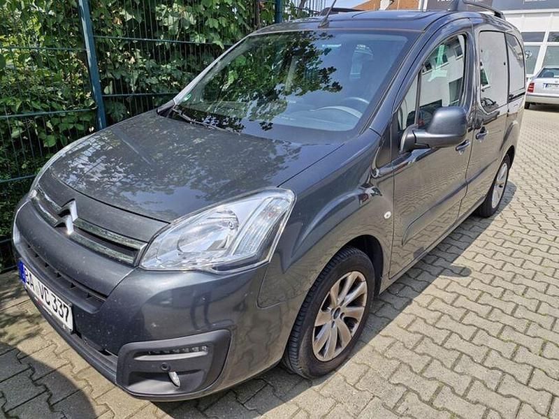 Grau (metallic) Gebraucht 2017 Citroën Berlingo Shine Van / Kleinbus | 9.880 € (Fairer Preis) - Bild 1/4