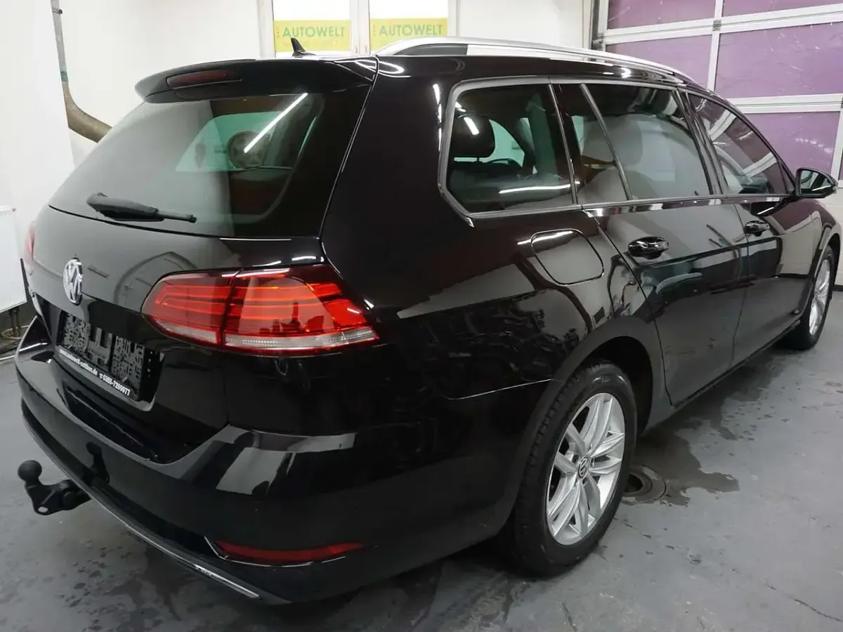 Gebraucht VW Golf VII 116 PS (85 kW) 2020 Deep black perleffekt Kombi