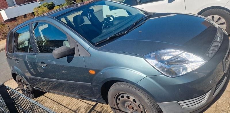 Gebraucht Ford Fiesta Ambiente 69 PS (50 kW) 2002 Grün Kleinwagen
