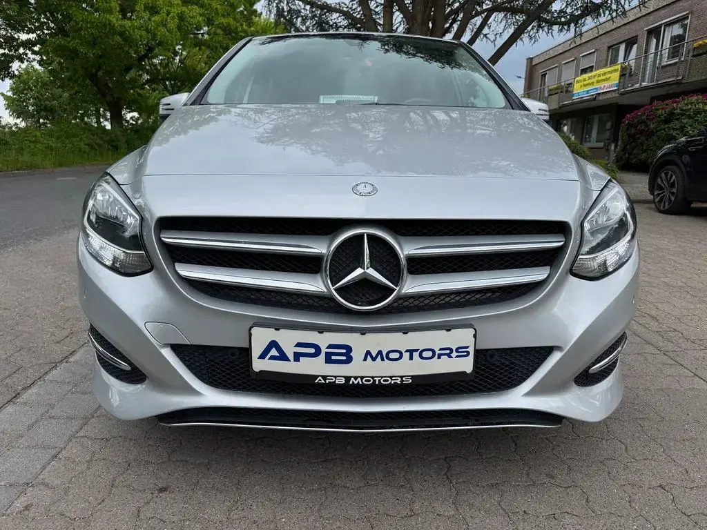 Gebraucht Mercedes B180 122 PS (89 kW) 2016 Silber Van / Kleinbus