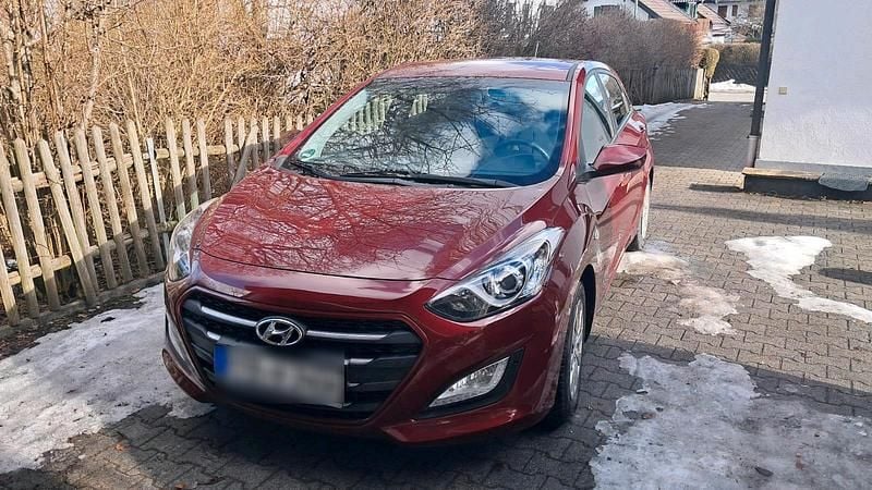 Gebraucht Hyundai i30 110 PS (80 kW) 2015 Rot Kombi