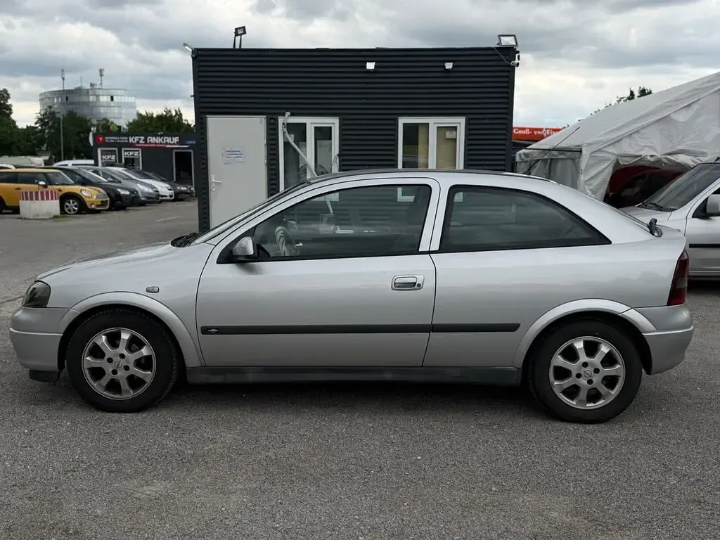 Gebraucht Opel Astra 101 PS (74 kW) 2003 Silber Limousine