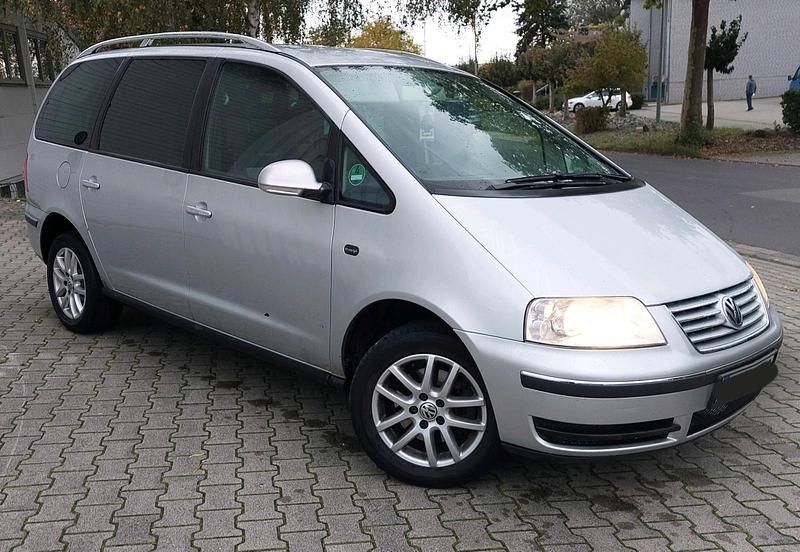 Silber Gebraucht 2006 VW Sharan Freestyle Van / Kleinbus | 3.950 € (Fairer Preis) - Bild 1/4