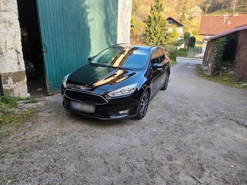 Gebraucht Ford Focus 125 PS (91 kW) 2016 Schwarz Kombi