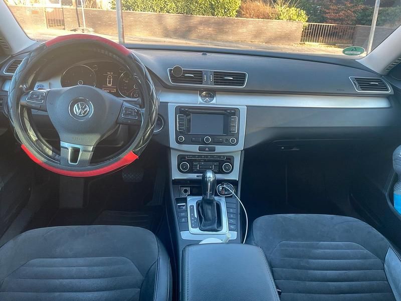 Gebraucht VW Passat 140 PS (102 kW) 2011 Grau Kombi